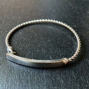 Silver twisted bracelet with bar and hook